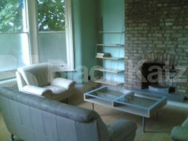 			4 Bedroom, 1 bath, 1 reception Flat			 Wightman Road, FINSBURY PARK/GREEN LANES N4